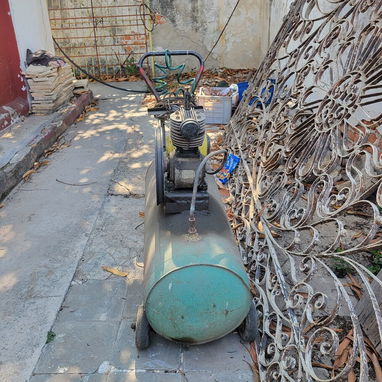 Vendo compresor criollo de aire en 100 usd soy del Cerro 53546464 - Img 121576484