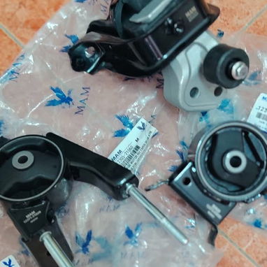Calzos originales japoneses de Yaris - 2/2