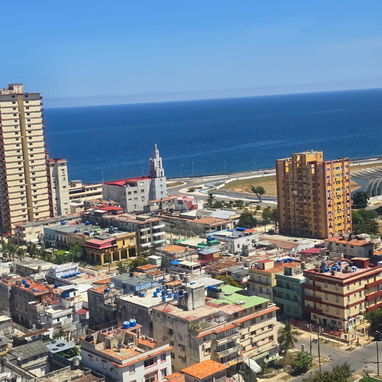 Directamente con Alex y leslie wattssap 55432935🏡 Precio 275 k Apto propiedad horizontal en pleno Vedado, zona de let - Img 125849404