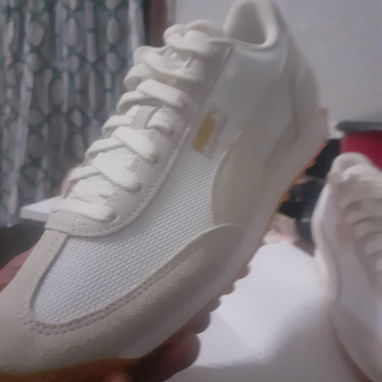 Tenis, zapatillas de lanzamiento y tacos originales - Img 118746479