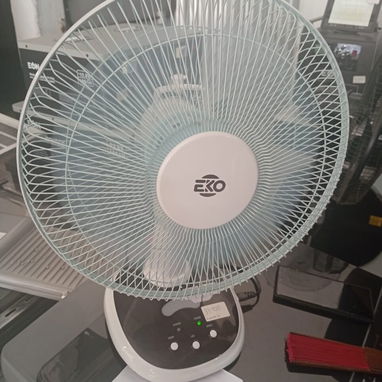 Ventilador recargable de mesa 12" pulgadas marca EKO 🏠 60 USD - 2/5