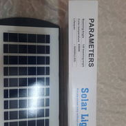 LO MEJOR LÁMPARA SOLAR RECARGABLE NUEVA EN CAJA CON PANEL PARA EXTERIORES PARA ILUMINAR PATIOS, ENTRADAS DE VIVIENDAS - Img 55892829