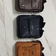 Bolsos  de hombres solo esos colores - Img 55656653