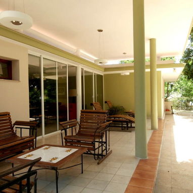 Casa recientemente reformada en venta en Atabey, Cuba. - Img 118708473