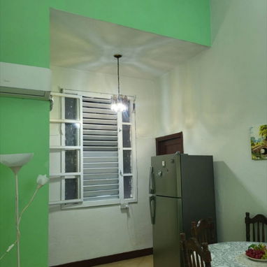 APARTAMENTO CENTRICO,totalnente enrejado y RENOVADO,TODO NUEVO y BUENO DENTRO, garaje colectivo,en EUROS me ajusto - Img 111130495