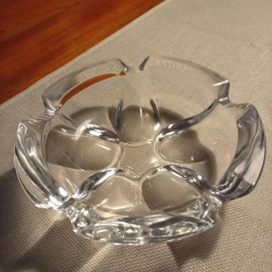 Vendo cenicero, caja de llaves, tapas, espumador, adornos de cocina. - Img 102740389