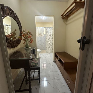 Venta de  casa independiente en la entrada de Santiago de Las Vegas, Avenida principal, Boyeros - 4/10