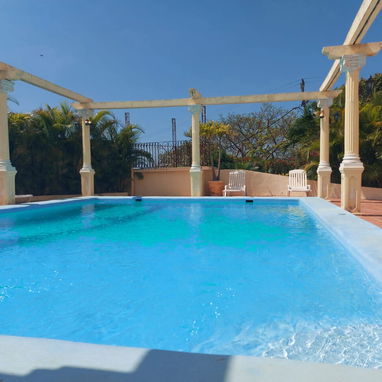 Lujo de residencia con piscina en alquiler - Img 119378000