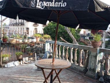 Sombrilla negra para terraza con mesa - Img main-image
