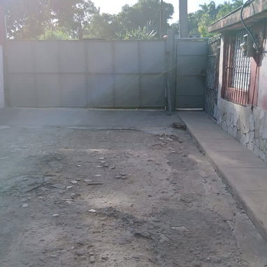 *132🏡_Venta de Casona en el Cotorro [ son dos en una ] con un garaje súper grande,en el cuál caben 3 camiones. Ojo es u - 8/10