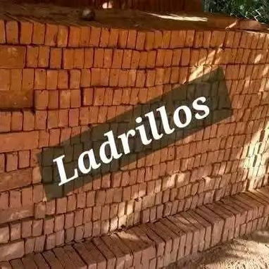 Tengo materiales para la construcción llamar o WhatsApp - 6/7