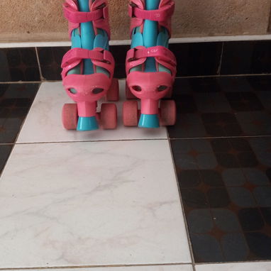 Patines de uso ajustables en buen estado para niñas - Img 126269305