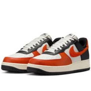 Zapatillas Nike Air Force 1 en blanco, negro y naranja $85.00 - Img 56658924