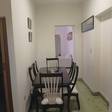 Apto capitalista cerca de 23 y 26 en el Vedado con 4 cuartos !!! - Img 110899204