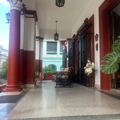 RENTA CASA EN EL VEDADO , CERCA DEL HOTEL HABANA LIBRE+53 52463651 💯 Y - Img 111183910