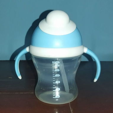 Vendo pomos con sus teteras, teteras, termómetros digitales y set de cepillo, peine y corta uñas para bebés - Img 118042472