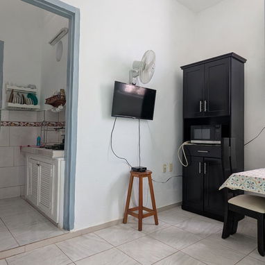 APTO A EXTRANJEROS DE 1 HAB CON BAñO Y COCINA EN MUNICIPIO PLAYA, LA HABANA 31 Y 42. WhatsApp 5 - Img 122088122