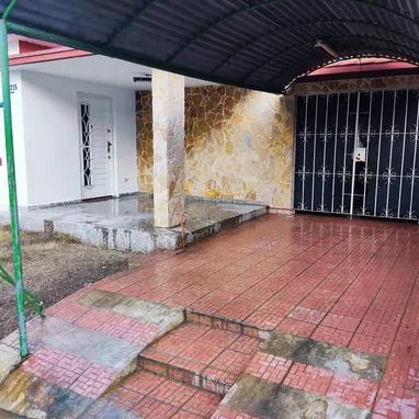 Casa independiente 2 cuartos, 2 baños, garaje, placa libre en Alturas de Belen, Marianao - 52 mil - Img 127876182