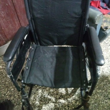 Vendo andador y silla de ruedas en perfecto estado - Img 126144400