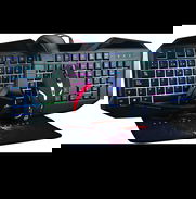 Combo 4x1 Audífonos Teclado Mouse Alfombra - Img 49307663
