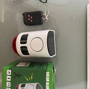 Alarma solar con sensor de movimiento: 129 dB, ladridos de perro o sonido de disparo para ciervos, mapaches, sirena de s - Img 56775147