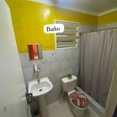 VENDO APARTAMENTO EN EL VEDADO !!!! Primer piso escaleras amplias y cómodas para subirlas - 3/6