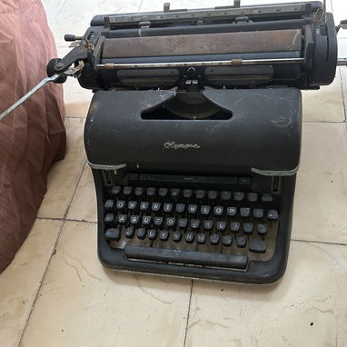 Maquina de escribir antigua - 2/5