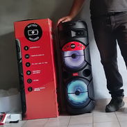 💥 ¡Poder y fiesta por solo $75! 🏖️ #Bocina_bluetooth_75_usd 📱53634931 Vendo bocina Rueden BM-1004 NUEVA (en su caja s - Img 55390663