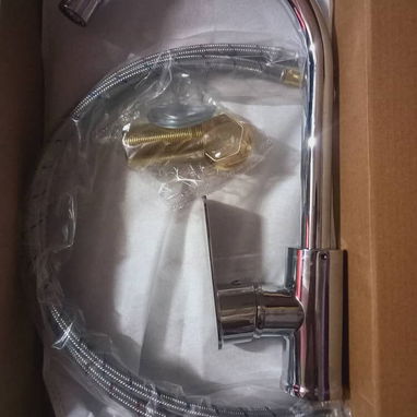 Lavamanos.,pedestales .,pilas para cosina y para baño.,tapas sanitarias.,duchas.,junquillos ., cemento cola blanco. - 8/10