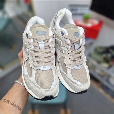 New Balance 2002 R #42 43 Precio75 usd VEDADO - 2/4
