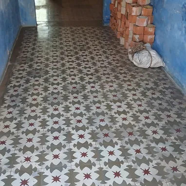 Se vende casa antigua con patio de tierra - Img 118487310