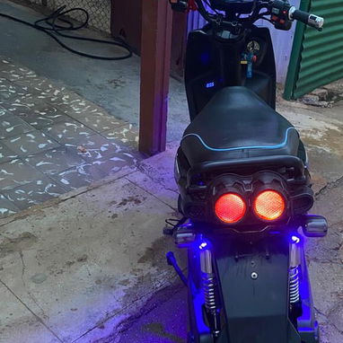 MOTO ELÉCTRICA BUHO 2 MODELO AVISPÓN 1750 USD, es de uso. - Img 123130812