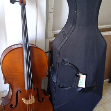 Vendo cello con doble forro, sus 4 cuerdas nuevas de repuesto - Img 124872555