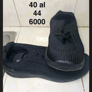 Tenis unisex negros - Img 51999202