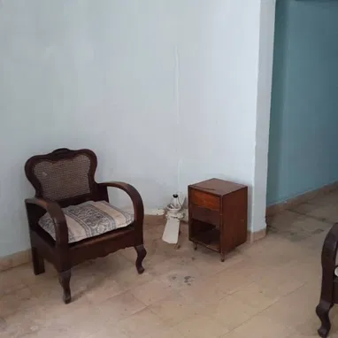 🏛*114-Apto en venta en el Vedado [ Es un interior de 1 planta,solamente de 3 casas ,esta queda arriba,placa libre ]* - Img 122990204
