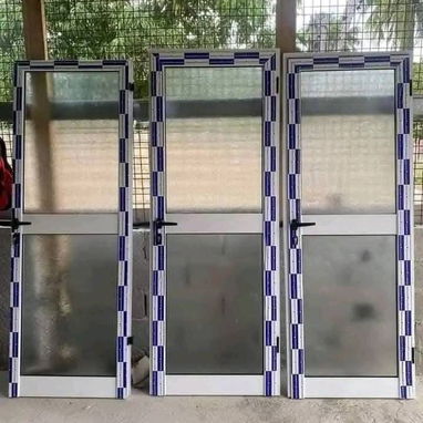 Realizamos todo tipo de diseños modernos en carpintería de aluminio 🪟 y cristal 🔮montaje y transportacion free - Img 118831684
