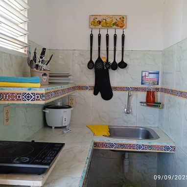 Cod.Z 鈥嬸煆栵笍 隆OFERTA! Habitaci贸n C茅ntrica en Varadero con Terraza y Wi-Fi por solo $35 d贸lares/la Noche - Img 104835845
