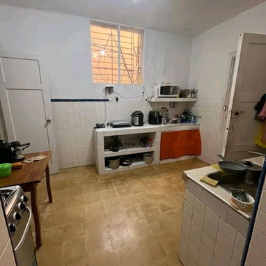 GG-141 ¡APARTAMENTO EN BAJOS CAPITALISTA EN EL VEDADO! A PASOS DEL MALECÓN Y LA EMBAJADA AMERICANA 🔑 - Img 125875528