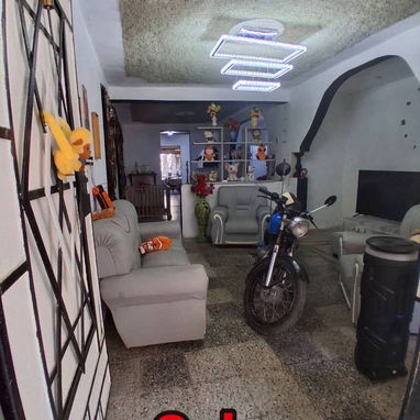VENDO CASA 🏠 EN GUANABACOA POR LA BODEGA DE LOS CRISTALES CON COSAS DENTRO NO DUDE EN LLAMAR Y PREGUNTAR - 5/10