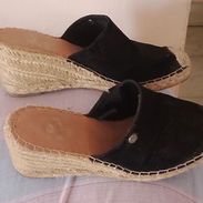 Vendo par de zapatos de mujer - Img 55552836