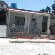 Casa de 2/4 puerta calle en Lawton cerca de luyano con portal garaje patio techo libre moderna cisterna y tanque elevado - Img 56374840