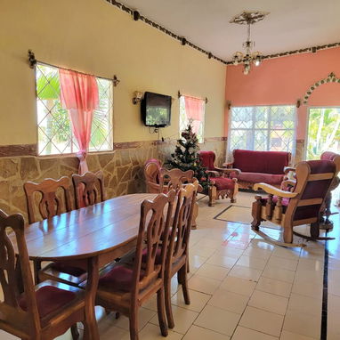 🏠 Casa Con Piscina En Guanabo de 6 habitaciones. 💡 Paneles Solares instalados. 👥Capacidad para 18 personas - Img 117533794