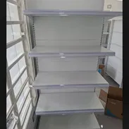 Estantes exhibidores o gondolas, zapateras de madera, canapé o cama portátil, estantes con rueditas con bandeja metálica - Img 58343474