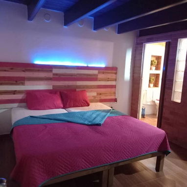 Renta de hostal en el CENTRO HISTORICO! NO se va la corriente! - Img 109491571