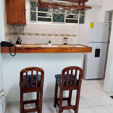 Renta Lineal Vedado bajos cerca de la Universidad y la Rampa. 300 usd 53582376 - 4/10