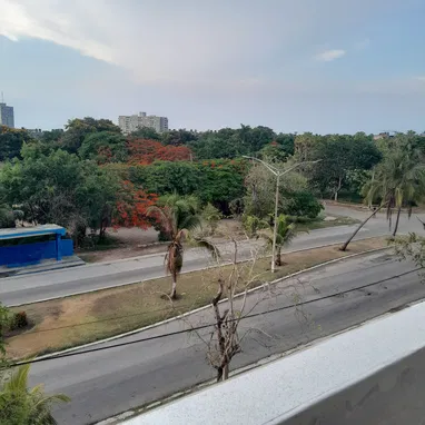 Se vende apartamento en alamar zona 10 muy céntrico muy buen edificio 8500 Euro solo esa moneda - Img 126037740
