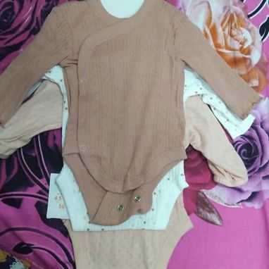 5 pares de medias y tres enterisos son nuevos de niña de 0 a un 1 año - 2/2