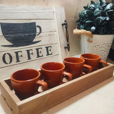 Juego de cuatro tazas de café y bandejita de madera. Artículos de cocina. - Img 122911303
