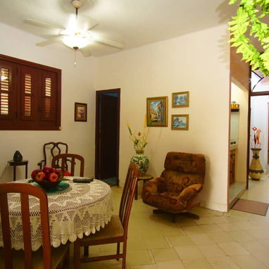 🪶 Casa en el Vedado – Cerca de Hoteles y Fábrica del Arte - Img 118873114
