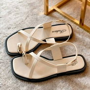 Sandalias de goma ideal para las vacaciones - Img 56574293